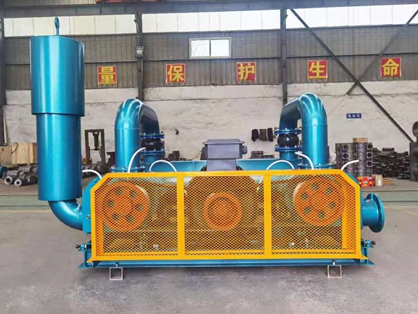 羅茨鼓風(fēng)機(jī)工廠實(shí)拍圖 羅茨風(fēng)機(jī)廠家發(fā)貨婁底三葉羅茨鼓風(fēng)機(jī)XQSSR250型(圖1)